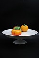 Old French cake dish with fine patina in white porcelain on base.
H: 10cm. Dia:31,5cm.