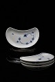 Royal Copenhagen Blue Fluted Fluted crescent-shaped dish.
RC#354. 16.5x9cm. Staff sales.