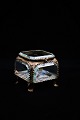 Gammelt fransk smykkeskrin i bronze og facetslebne glas ,silkepude i bunden.H:6,5cm. L&B:7,5x7,5cm.