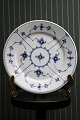 Gammel Royal Copenhagen Musselmalet Riflet middags tallerken i jernporcelæn. 
Dia.: 25cm. 1/328...