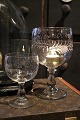 STORT antikt fransk mundblæst Souvenir glas med skrift "Souvenir - 1888" og 
graveret bladranker.  H:20cm...