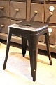 Original gammel fransk Tolix taburet i sortmalet metal med fin patina...
