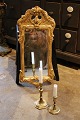 Gammelt forgyldt rokoko spejl fra sidst i 1800 tallet med originalt spejlglas 
med en rigtig fin patina...