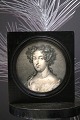 Antikt , lille gravur af Dronning Maria Stuart af Skotland 1542-67. i gammel 
sortmalet træ ramme...