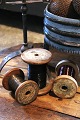 3 dekorative gamle vintage garntrisser med sytråd med en super fin patina. Bare 
fine som ren dekoration...