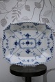 Royal Copenhagen , Musselmalet Helblonde brødbakke.
RC# 402...