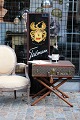 Eksklusivt sofabord / sidebord i form af original vintage LOUIS VUITTON Monogram 
LV rejse kuffert...