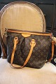 Louis Vuitton vintage Palermo håndtaske med skulderrem i klassisk Louis Vuitton 
LV logo...