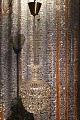 Gammel "pose" prisme loftslampe med glas skærm , 
kæder med diamant slebne klare glas prismer...