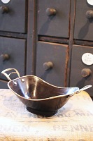 item no: Antik svensk brødbakke