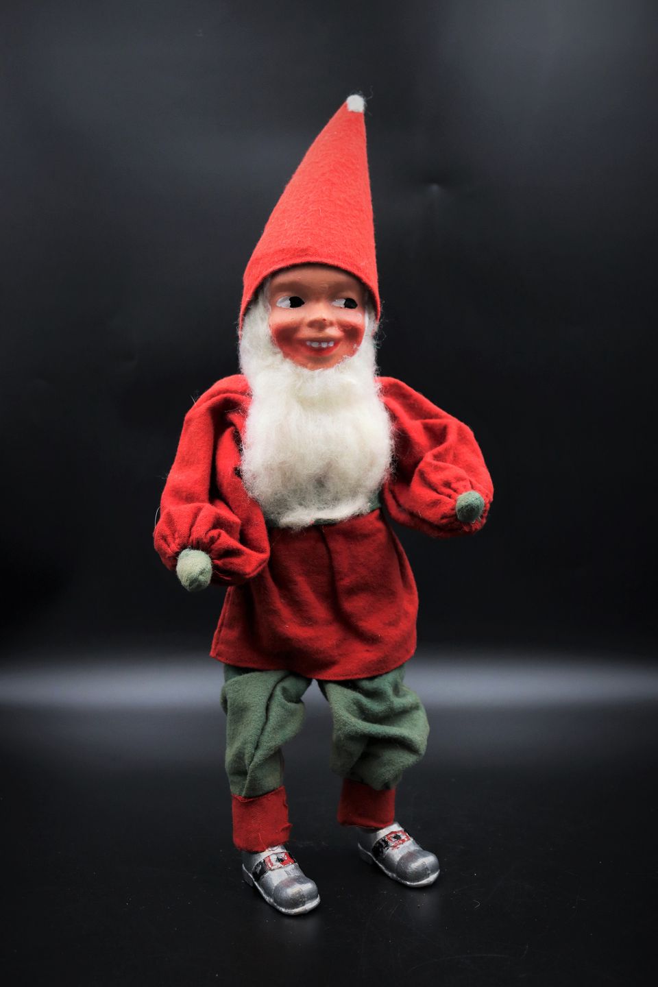 K&Co - julenisse filt tøj , ansigt i celluloid og bøjelige arme og ben samt sk