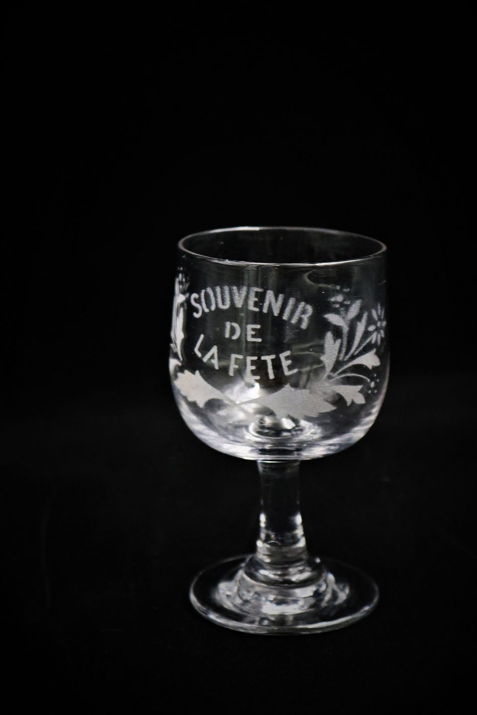 K&Co Gammelt fransk Souvenir vinglas med graveret skrift Souvenir De