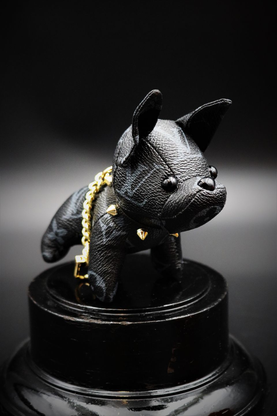 K&Co - Louis Vuitton accessories, bag pendant in the shape of a small dog  with the Mono